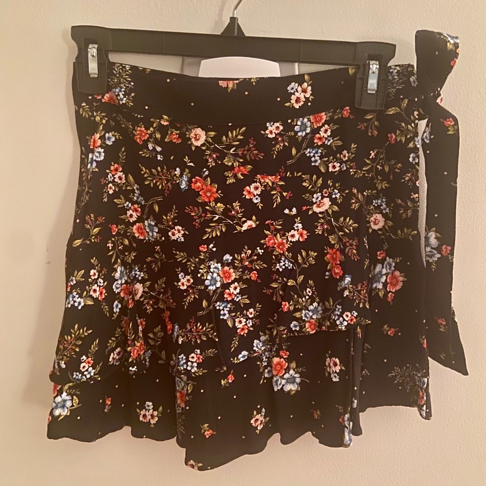 NWOT - Forever 21 - Flower Ruffle Skirt.